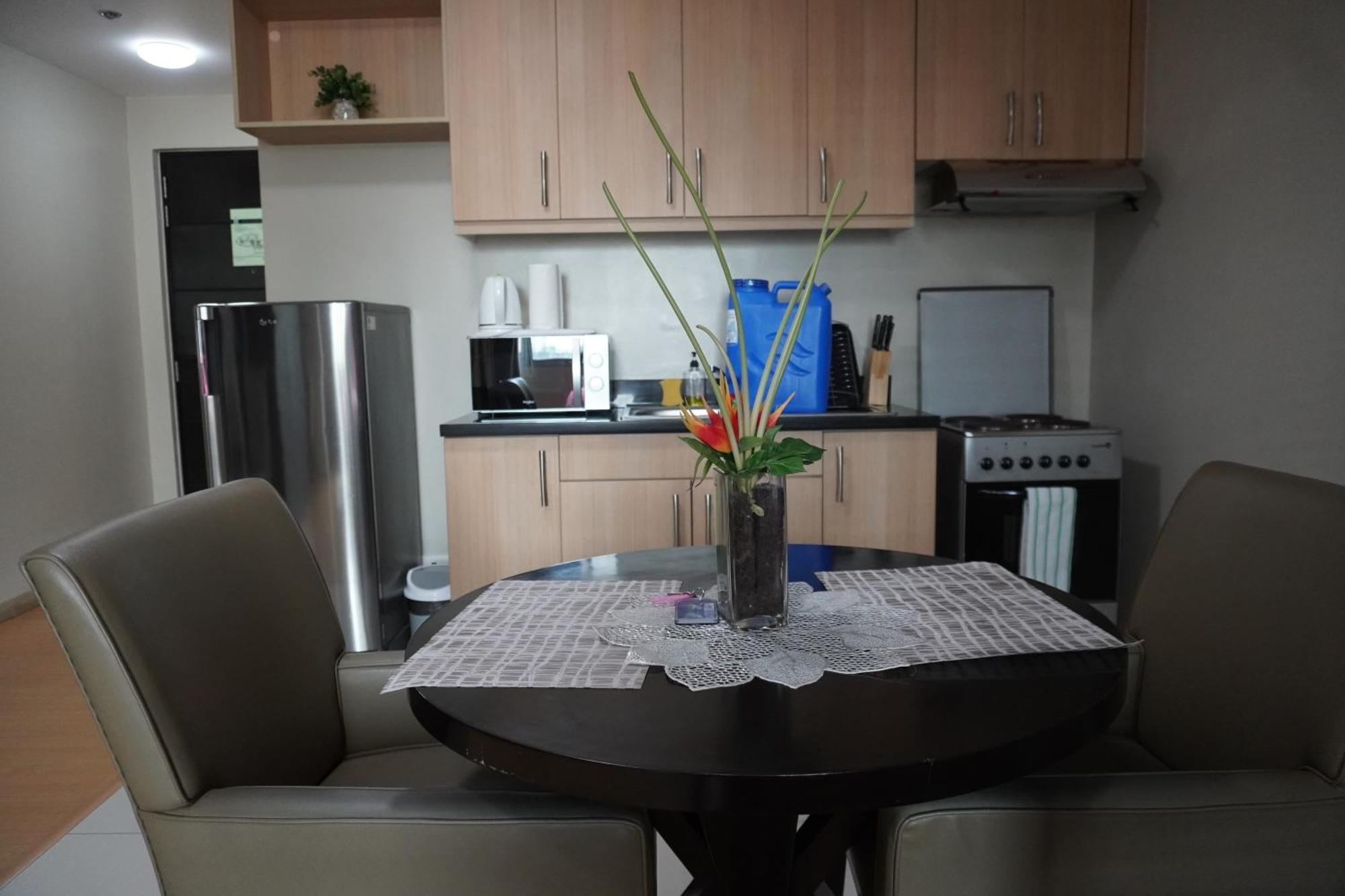 Avant Apartments At The Fort Тагіг Номер фото
