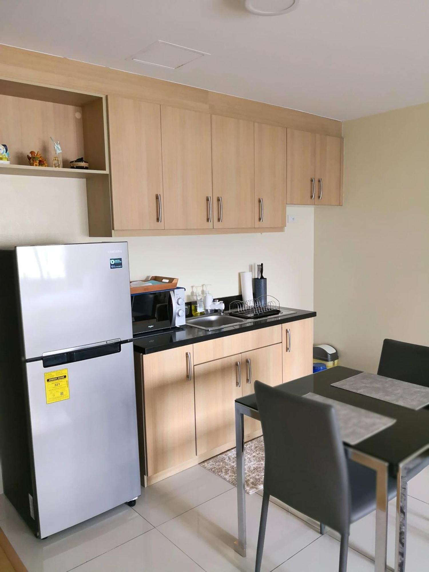Avant Apartments At The Fort Тагіг Номер фото